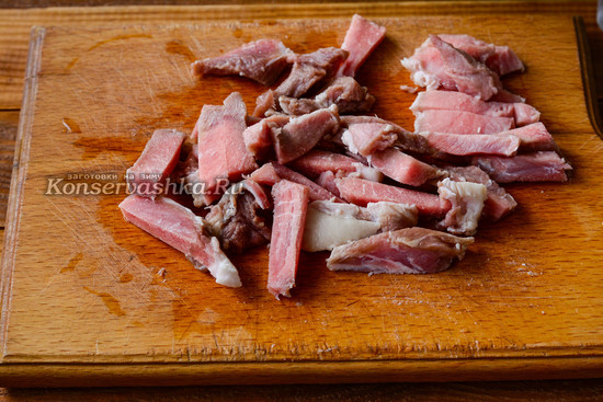нарежьте мясо