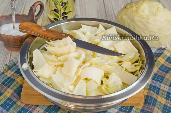 Нарезать капусту