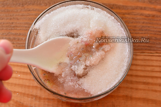 засыпаем сахар