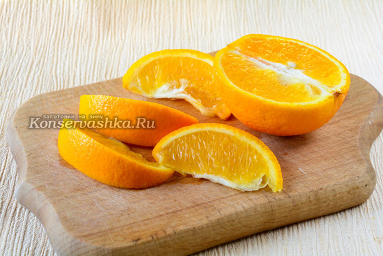 Нарезать апельсины
