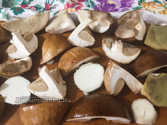 Как мариновать ножки и крупные шляпки белых грибов