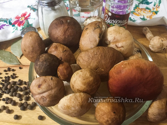 Как мариновать ножки и крупные шляпки белых грибов